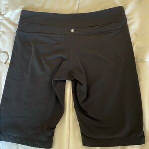 Black lululemon biker shorts!